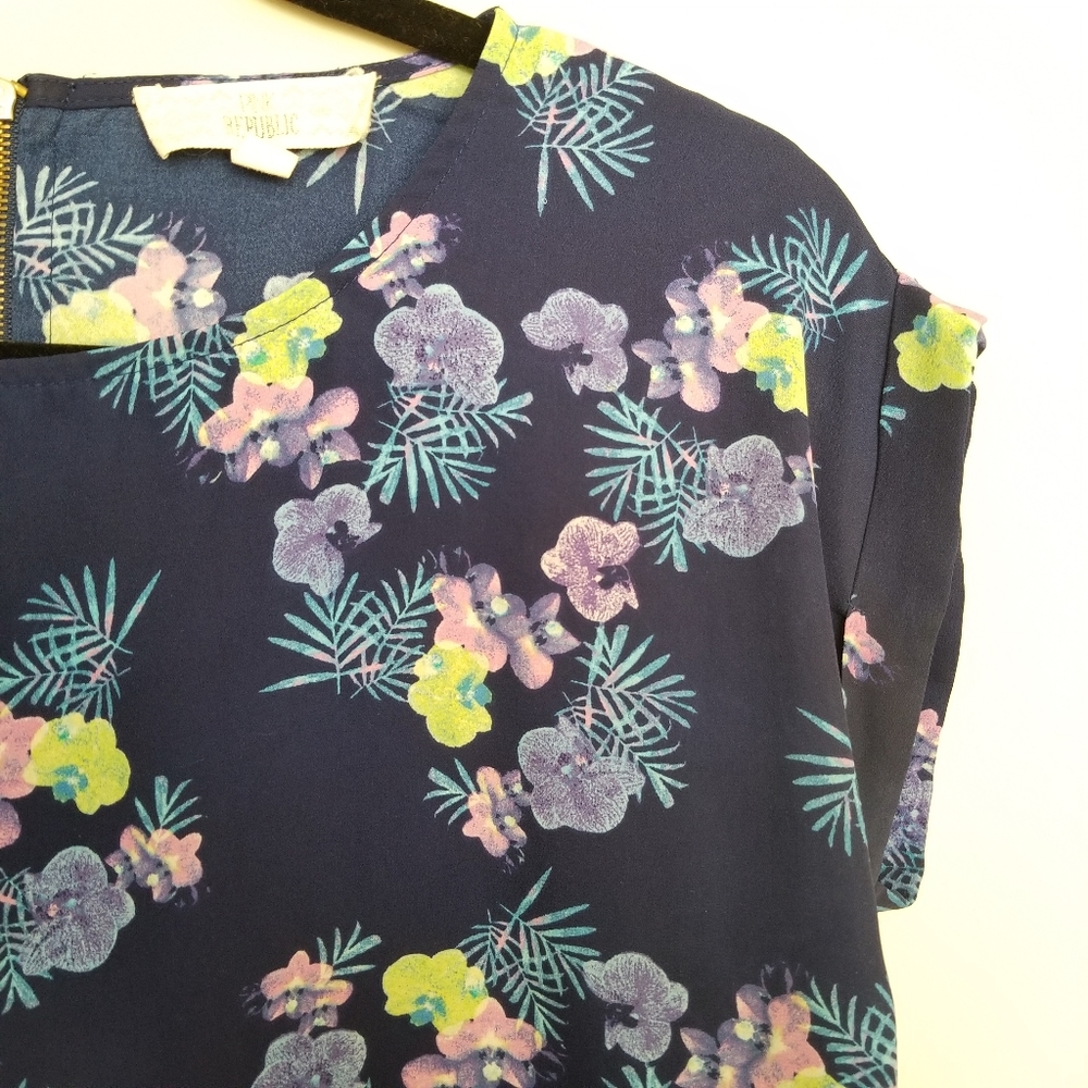 Pink Republic blue floral short sleeve blouse XS - Picture 3 of 8